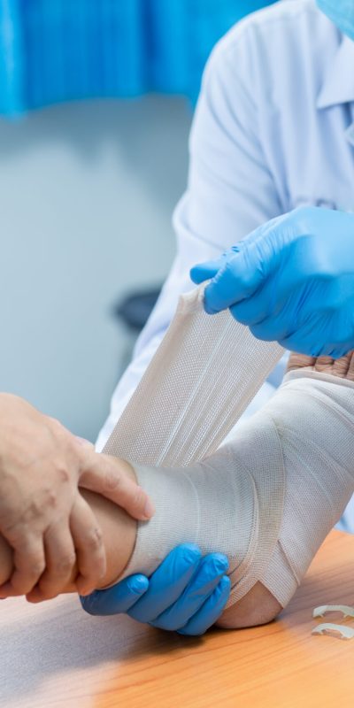 Close-up,Hand,Wear,Medical,Gloves,Of,Doctor,Hand,Tying,Bandage